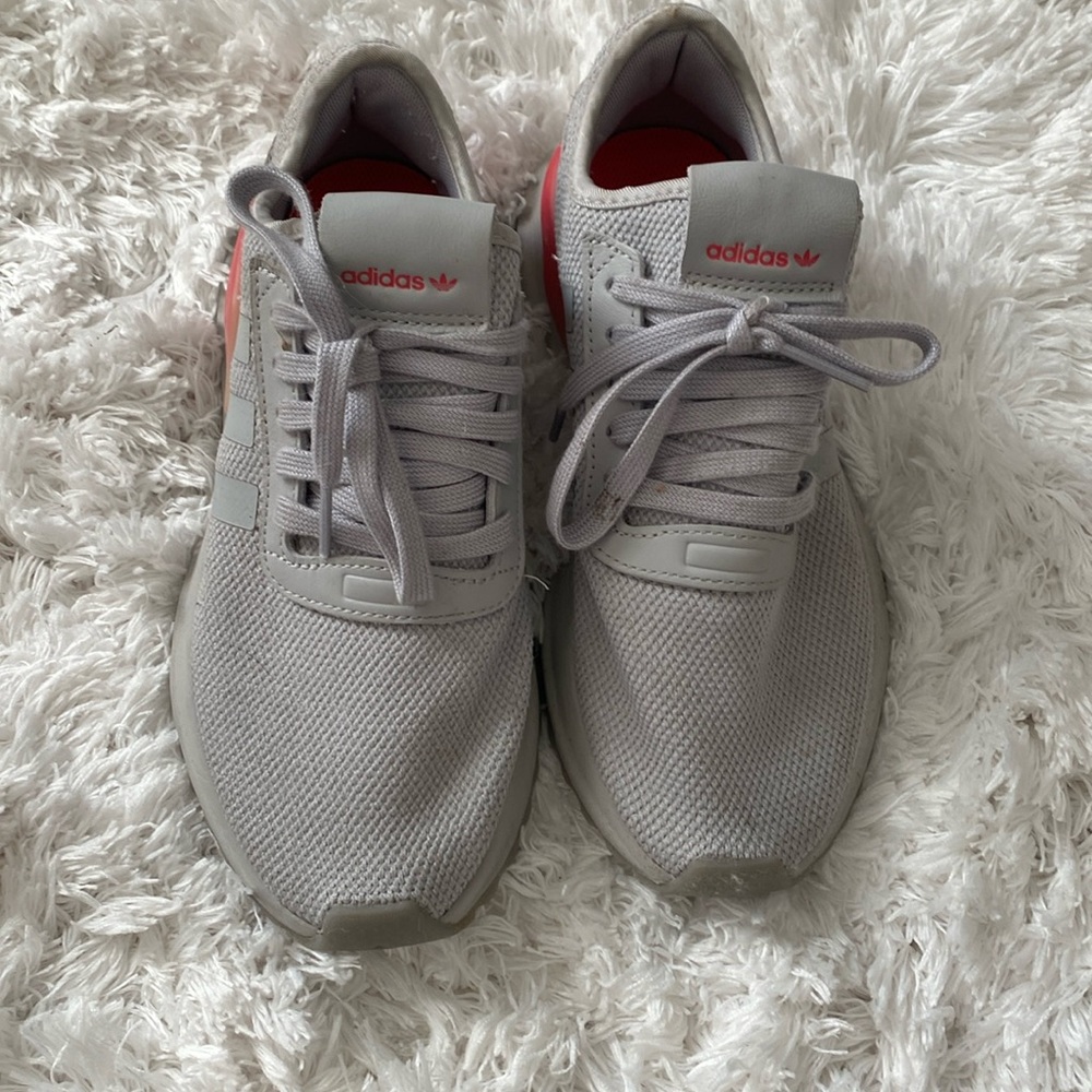 Adidas Sneakers